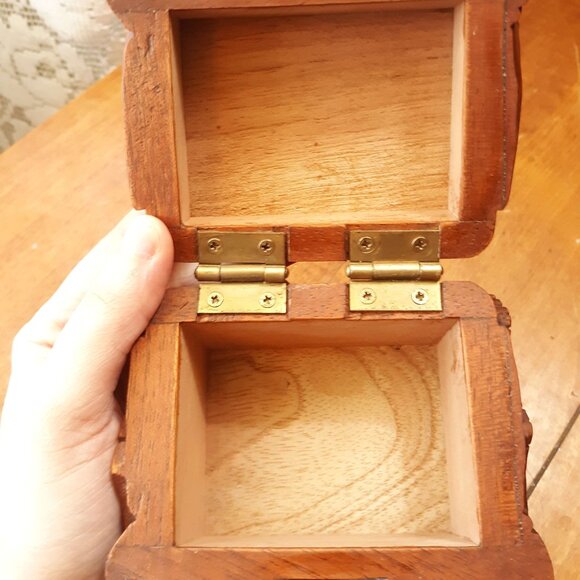 VINTAGE hand carved Honduran Wooden Jewelry Trinket Box made in Honduras, C.A. - Picture 8 of 9